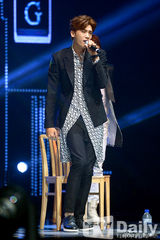 组图：帝国之子发行《First Homme》重磅回归