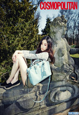 组图：郑丽媛杂志写真 尽展神秘魅惑