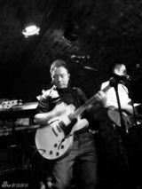 组图：许巍英国行全纪录 探访大咖美景相伴