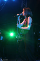 组图：杨乃文摇滚开唱酷帅 拒绝参加《歌手》