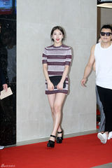 独家：崔丹尼尔宣传新片戴眼镜似哈利波特