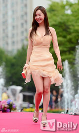 组图：星星继承者聚首 刘仁娜纤腰金宇彬长腿