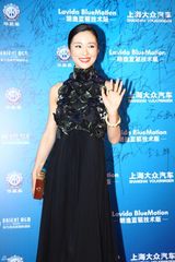 组图：电视华鼎奖红毯 郑爽仙气佟丽娅美艳