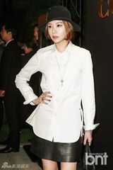 组图：BEAST尹斗俊f(x)宋茜惊艳等亮相时尚活动