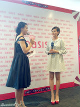 组图：戴娇倩杭州出席活动 娇俏粉蓝笑容可人