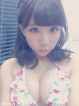 组图：日本少女自拍大赛 坦胸秀腿造型火辣