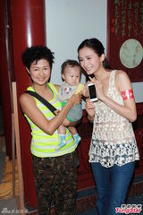 组图：马国明为宣传无惧绯闻 李诗韵秀一字马