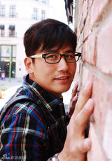 组图：于晓光韩国行写真变身时尚型男