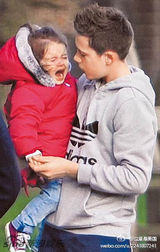 组图：小贝长子抱七公主出镜 温馨有爱羡煞网友