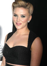 高清组图：斯嘉丽-约翰逊复古发型亮相首映式