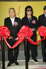 组图：摄影大师加纳典明开摄影展邀伍佰入镜