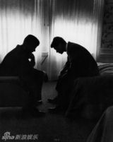 组图：玛丽莲-梦露葬礼回顾 乔含泪主持