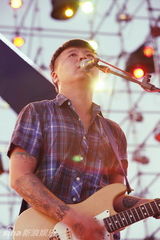 组图：鄂尔多斯国际那达慕音乐节首日崔健掀高潮