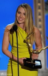 幻灯：桑德拉-布洛克获电视众选择奖年度娱乐大奖