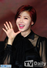 组图：Secret全孝盛发新专辑 黑纱短裤跳热舞