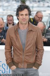 组图：《狐狸猎手》塔图姆客串摄影师耍宝不停