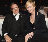 组图：“魔形女”詹妮弗劳伦斯:天生丽质何弃治