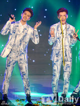 组图：《冠军秀》精彩无限 VIXX夺冠喜极而泣