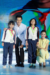 组图：李晨张歆艺胡军推公益项目 筑梦贫困儿童