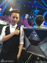 组图：何炅重返央视 《少年中国强》PK张泉灵  tfboys做宣传大使