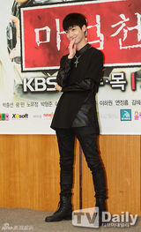 组图：韩男团BOYFRIEND赵光旻出演儿童剧