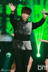 组图：众星献唱《冠军秀》 Infinite抱得奖杯归