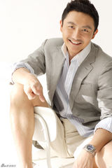 组图：涂松岩雅痞时尚大片 帅气潮搭大叔风范