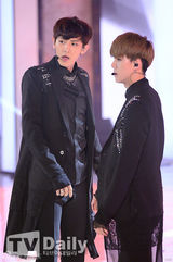 组图：BoA与EXO-K劲歌热舞助阵MCD十周年