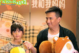 组图：黄磊携女儿多多为麦兜配音 嘟嘴卖萌