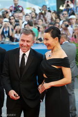 组图：威尼斯电影节开幕 华语女星闪耀红毯