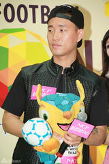 独家：Gary香港出席活动 低调暖男拥抱粉丝