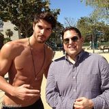 组图：最帅武打明星爆红 腹肌诱惑笑容迷人