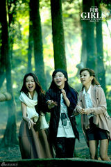 组图：《闺蜜》预告海报双发 三姐妹勇闯情关