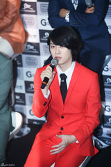 独家：SJ变彩虹团 希澈特立独行偏爱剪刀手