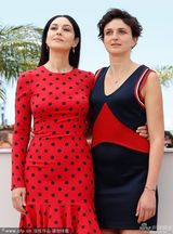 组图：贝鲁奇亮相《奇迹》发布 女神眼袋深显老