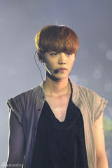 独家：EXO香港演唱会直击 成员嗨唱粉丝尖叫