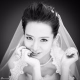 组图：戚薇李承铉婚照曝光 搞怪神情恩爱秀婚戒