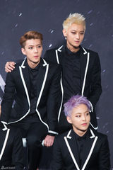 独家高清：EXO出道两年首开唱 11成员一夜长大