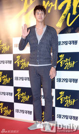 组图：池昌旭金素贤等助阵《A Hard Day》试映