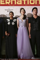 组图：刘亦菲快速变装纱裙梦幻 与吉克隽逸争艳