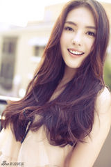 组图：蔡文静夏日写真 自然随性笑容灿烂