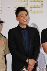 组图：黄宗泽新片发布会卖萌逃避结婚话题