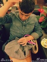 组图：黄磊变形记 从文艺男青年到温暖胖老爸