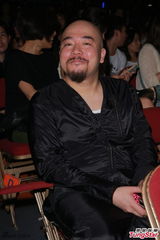 组图：五月天香港开唱 黄伟文台下当粉丝