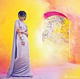 组图：蕾哈娜裹身上阵演绎地道阿拉伯风情