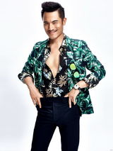 组图：耿乐拍杂志大片 表情鬼马展露浪叔本色