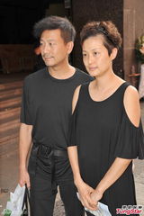 组图：罗敏庄为亡父设灵 明天出殡火化后海葬