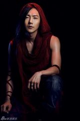 组图：黄义达全新概念写真曝光 演唱会正式开票