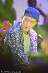 激似赵本山！陈冠希夜店捞金10分钟赚50万