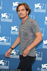 组图：《99个家》亮相威尼斯 蜘蛛侠加菲变野人